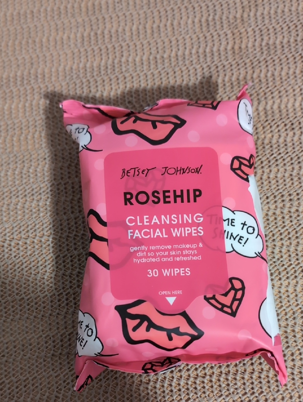 Betsey Johnson Rosehip Cleansing Facial Wipes New